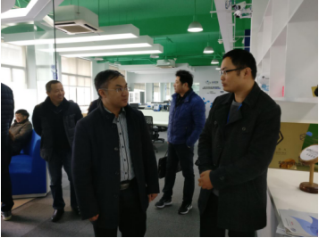 科技局领导视察.png